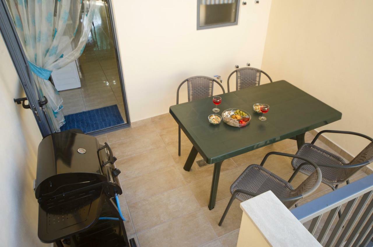 Sliema Duplex 1 Bedroom Apartment With 2 Bathrooms- Sleep 4 Екстериор снимка