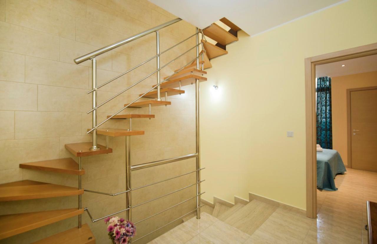 Sliema Duplex 1 Bedroom Apartment With 2 Bathrooms- Sleep 4 Екстериор снимка